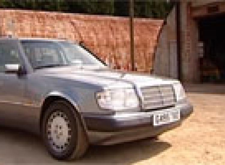 5th Gear kill an old Mercedes
